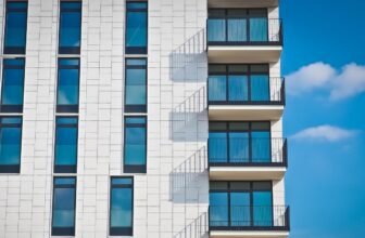 🏠 كيف تجد سكنًا مناسبًا كمهاجر في المدن الكبرى في إسبانيا؟