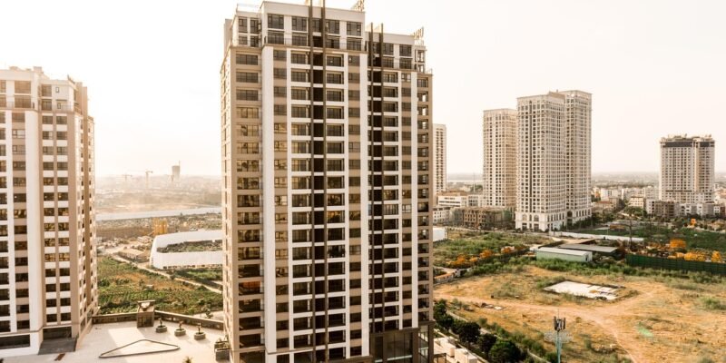 🏙️ أسعار العقارات في أهم المدن الإسبانية: دليل المهاجر والمستثمر 2025